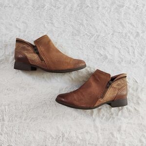 Cobb Hill Crosbie Embossed Leather Ankle Booties